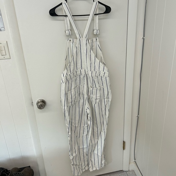 Universal Thread Black and White Jumpsuit with Relaxed Fit - Picture 2 of 4
